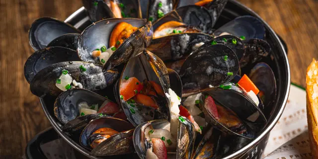 每位$295仼食青口优惠 (逢星期一)