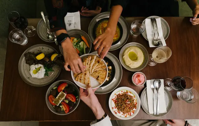 Artemis & Apollo 免费赠送果仁蜜饼供全台分享