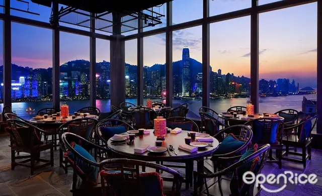 Book a Set Lunch Menu  to enjoy a complimentary daily double-boiled soup (Portion per guest)