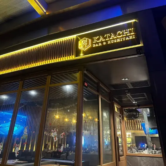 正价9折 主菜餐牌 9点前离座结帐 9折优惠(酒水，海鲜，套餐除外)