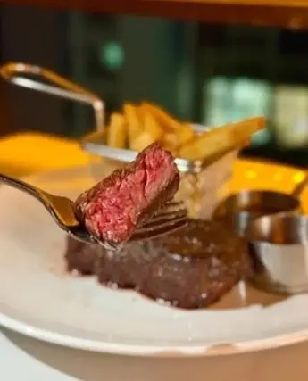 凡惠顧晚市388套餐，加$88紅白酒任飲/亦可加$50任食藍青口