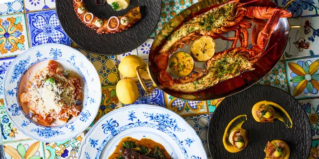 聖誕晚市套餐由每位$588起，贈送六隻生蠔 (星期五，六晚上適用)